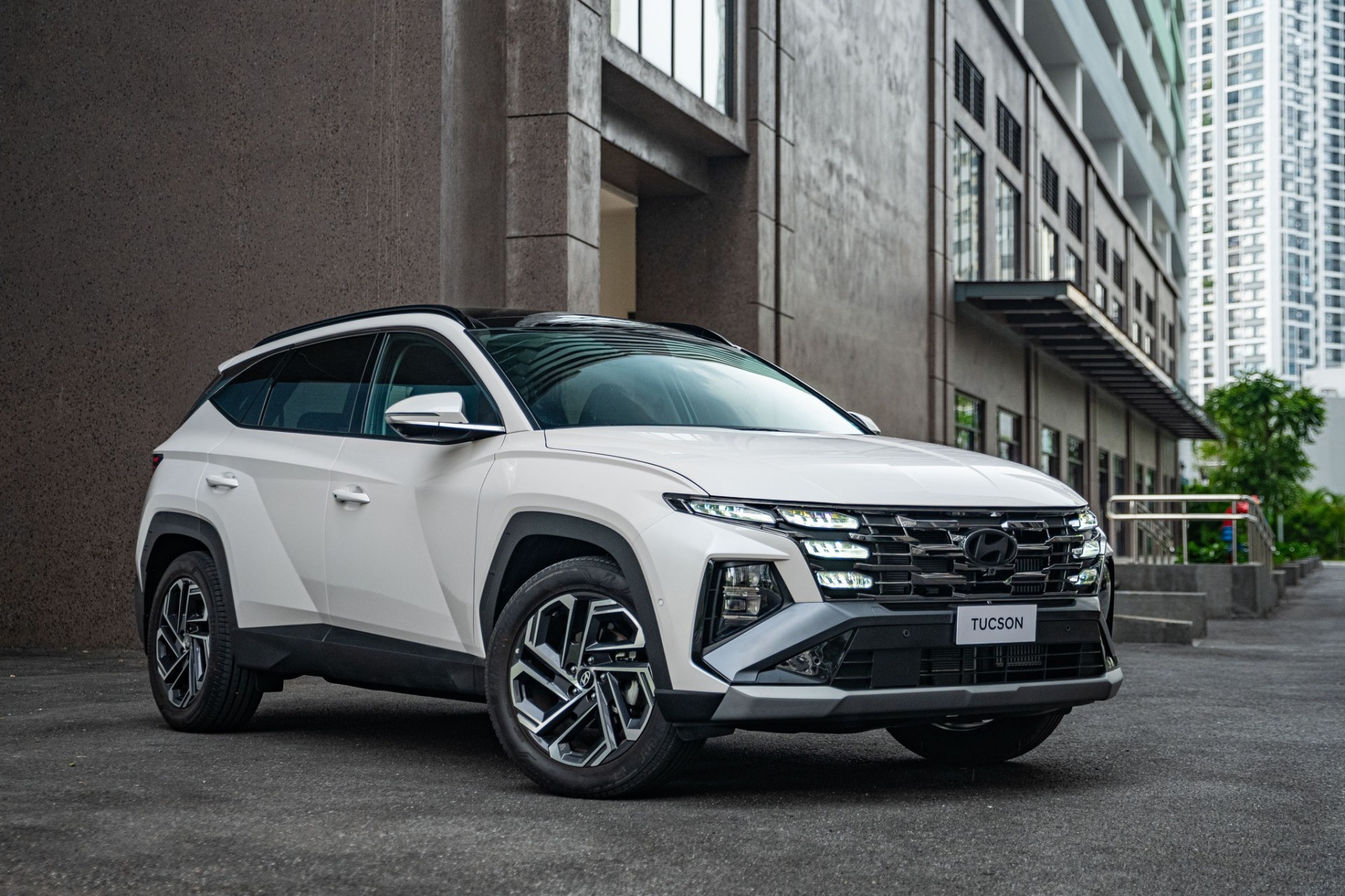 Hyundai Tucson 2024 ra mắt với 4 phiên bản, giá từ 769 triệu đồng Hyundai Tucson 2024 ra mắt với 4 phiên bản, giá từ 769 triệu đồng