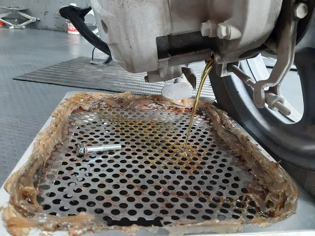 Khi nào cần thay dầu hộp số xe máy? Khi nào cần thay dầu hộp số xe máy?