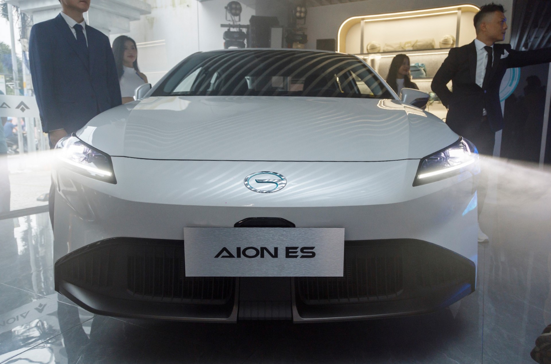 Công bố giá hai mẫu xe điện AION đầu tiên tại Việt Nam Công bố giá hai mẫu xe điện AION đầu tiên tại Việt Nam
