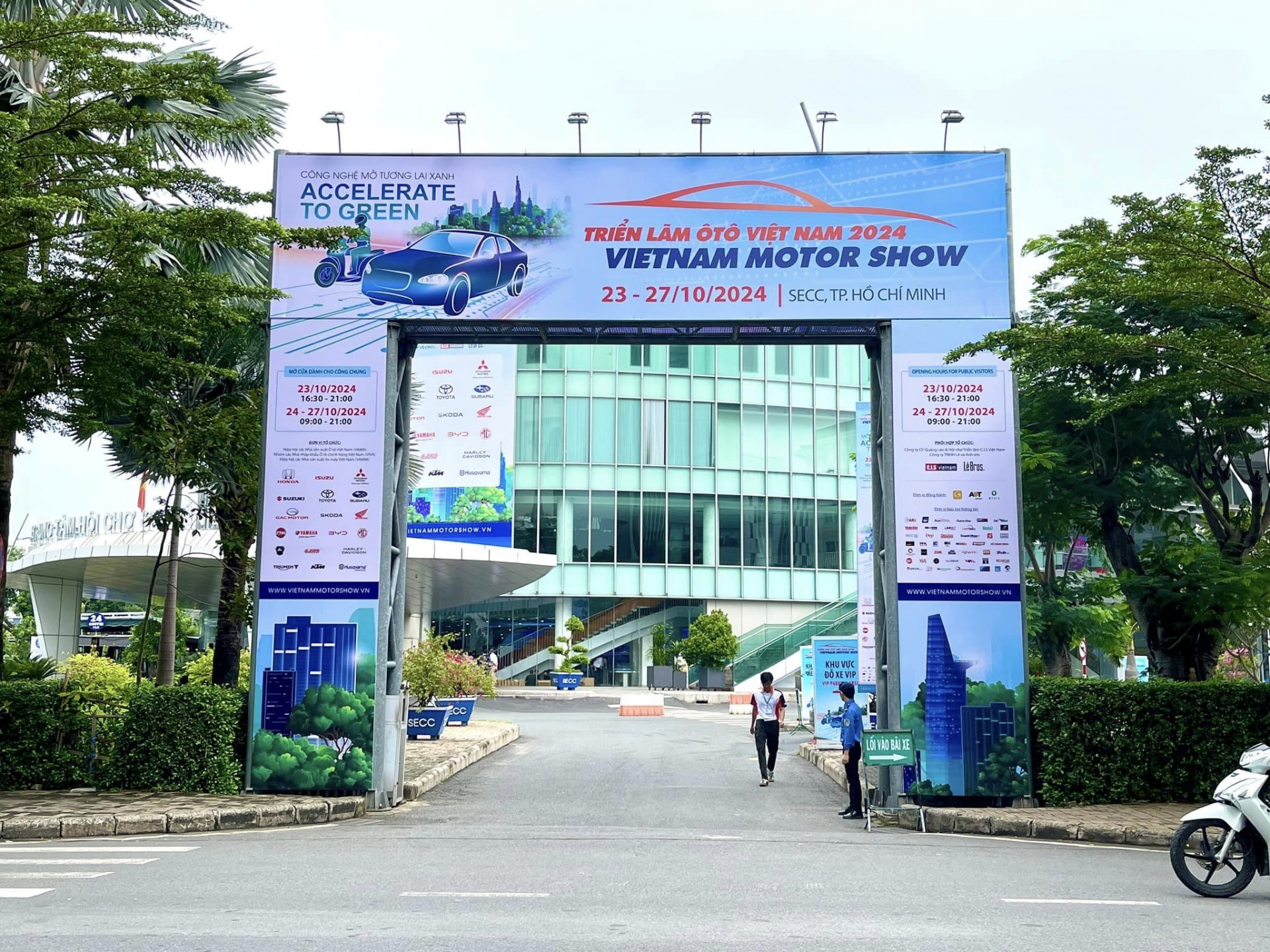 19 thương hiệu ô tô, xe máy góp mặt tại lễ khai mạc Triển lãm Ô tô Việt Nam 2024 19 thương hiệu ô tô, xe máy góp mặt tại lễ khai mạc Triển lãm Ô tô Việt Nam 2024