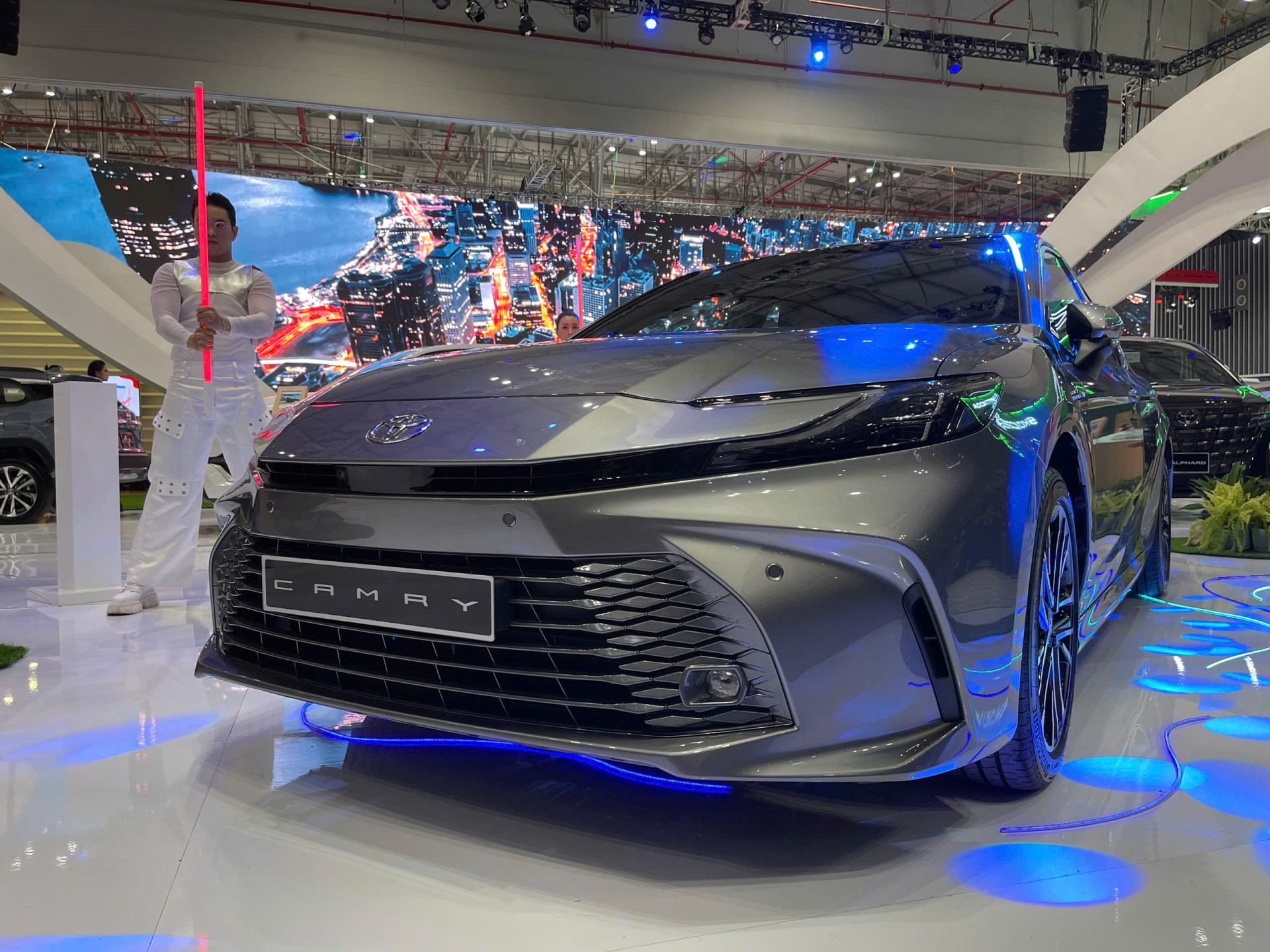 Toyota Camry 2025 trình làng tại VMS 2024, giá cao nhất 1,53 tỷ đồng Toyota Camry 2025 trình làng tại VMS 2024, giá cao nhất 1,53 tỷ đồng