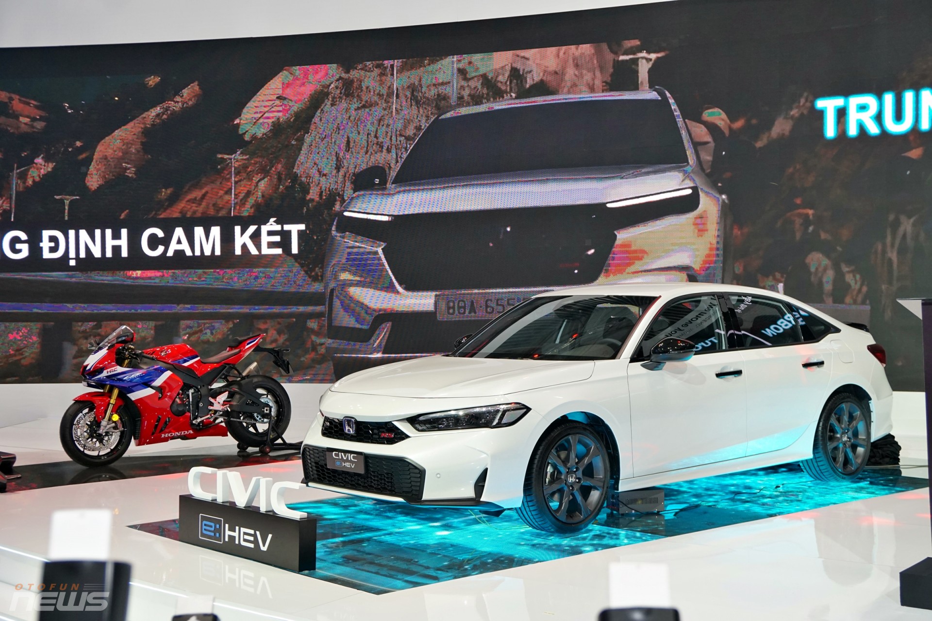 Honda Civic 2025 ra mắt, khác biệt ở phiên bản e:HEV RS giá tới 999 triệu đồng Honda Civic 2025 ra mắt, khác biệt ở phiên bản e:HEV RS giá tới 999 triệu đồng