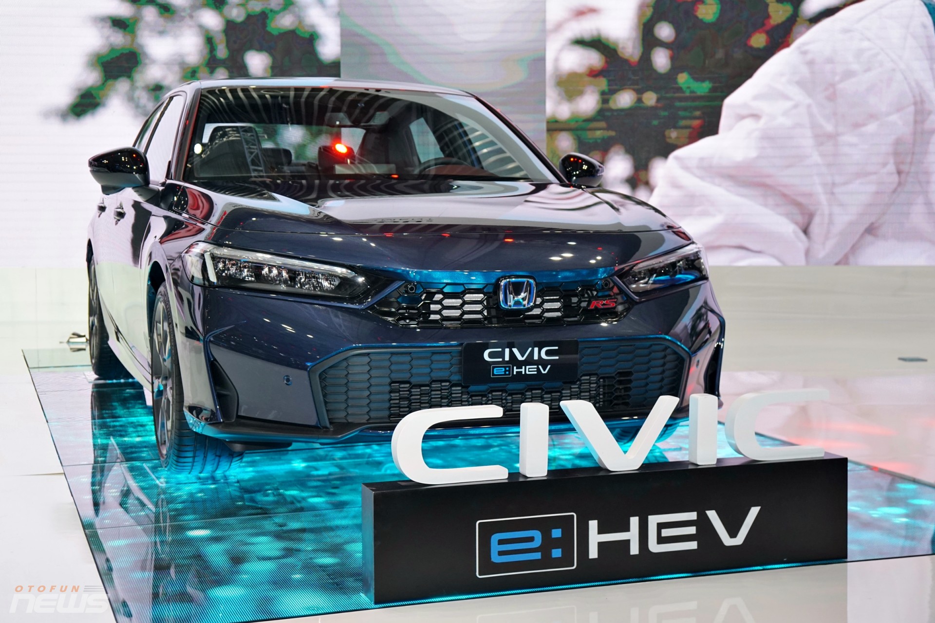 Honda Civic 2025 ra mắt, khác biệt ở phiên bản e:HEV RS giá tới 999 triệu đồng Honda Civic 2025 ra mắt, khác biệt ở phiên bản e:HEV RS giá tới 999 triệu đồng