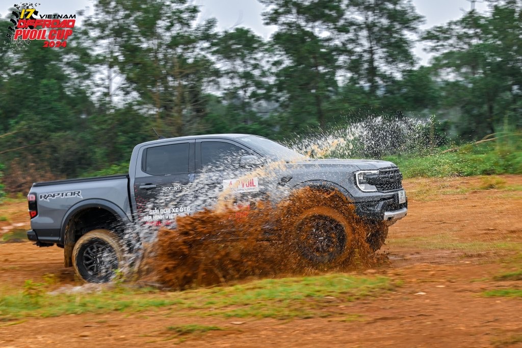Ngắm 'quái thú' Ford Ranger Raptor hầm hố và uy lực tại PVOIL VOC 2024 Ngắm 'quái thú' Ford Ranger Raptor hầm hố và uy lực tại PVOIL VOC 2024