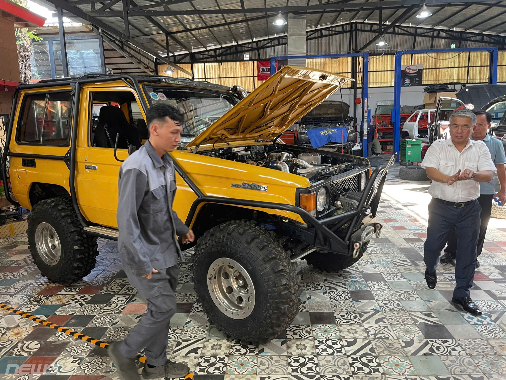 Soi hai “chiến bình” off-road đến từ đội đua 308 và 314 Soi hai “chiến bình” off-road đến từ đội đua 308 và 314