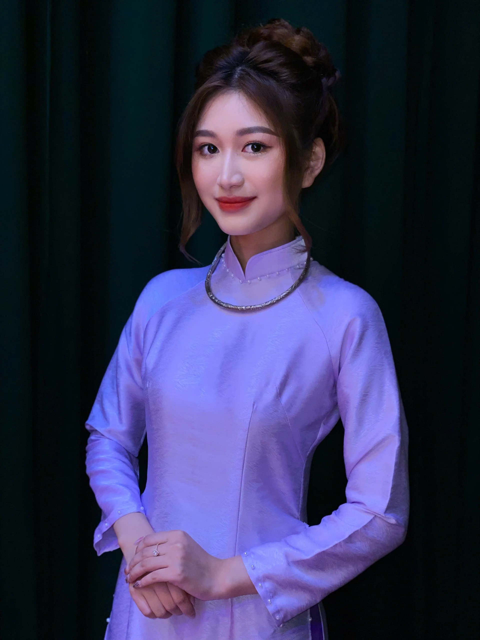 Khổng Diễm Quỳnh - MC xinh đẹp đồng hành cùng PVOIL VGC 2024 là ai? Khổng Diễm Quỳnh - MC xinh đẹp đồng hành cùng PVOIL VGC 2024 là ai?