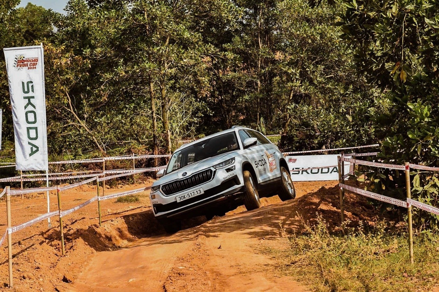 Skoda Kodiaq offroad ấn tượng tại Giải đua Ô tô địa hình Việt Nam PVOIL Cup 2024 Skoda Kodiaq offroad ấn tượng tại Giải đua Ô tô địa hình Việt Nam PVOIL Cup 2024