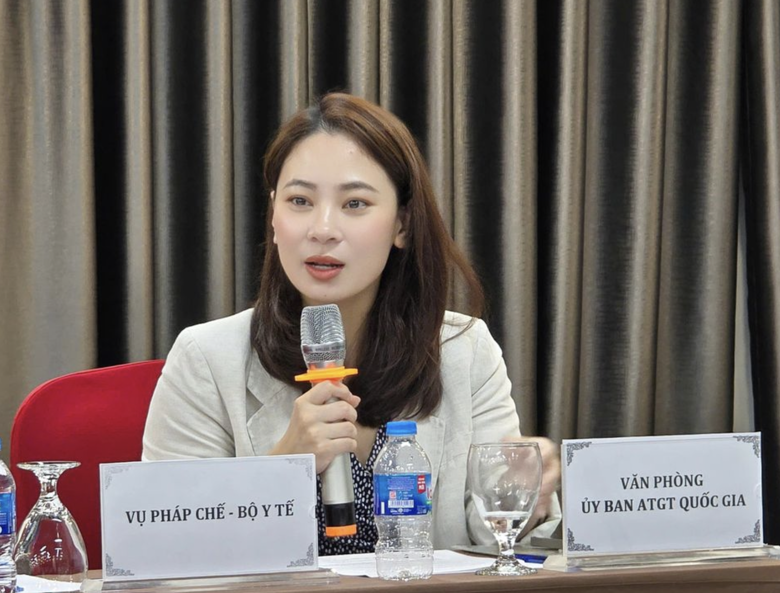 Khẩn trương hoàn thiện dự thảo quy chuẩn về thiết bị an toàn cho trẻ em trên ô tô Khẩn trương hoàn thiện dự thảo quy chuẩn về thiết bị an toàn cho trẻ em trên ô tô