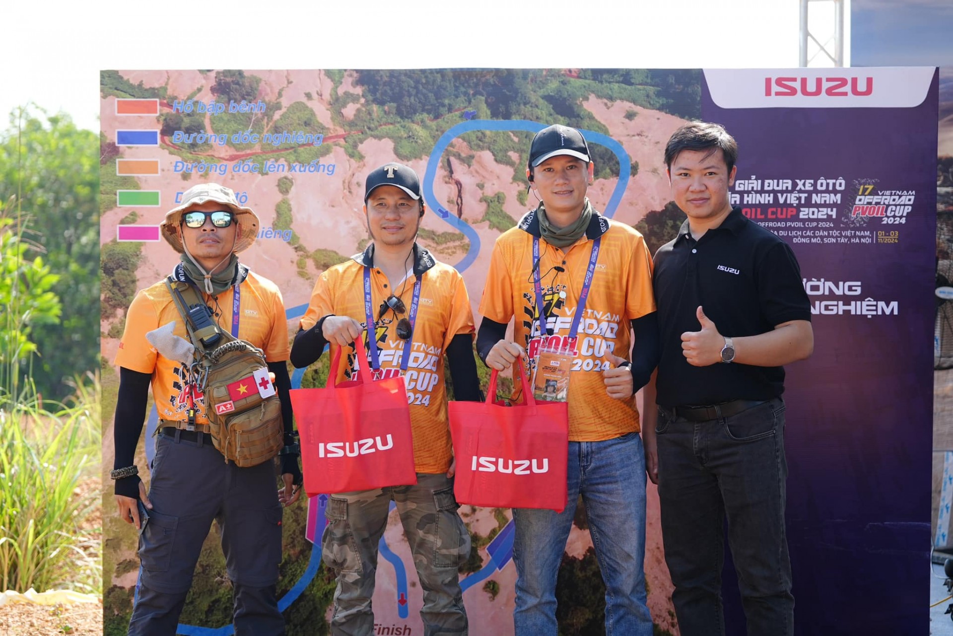 Isuzu Việt Nam mang bộ đôi New Isuzu D-Max và mu-X tới khuấy đảo PVOIL VOC 2024 Isuzu Việt Nam mang bộ đôi New Isuzu D-Max và mu-X tới khuấy đảo PVOIL VOC 2024