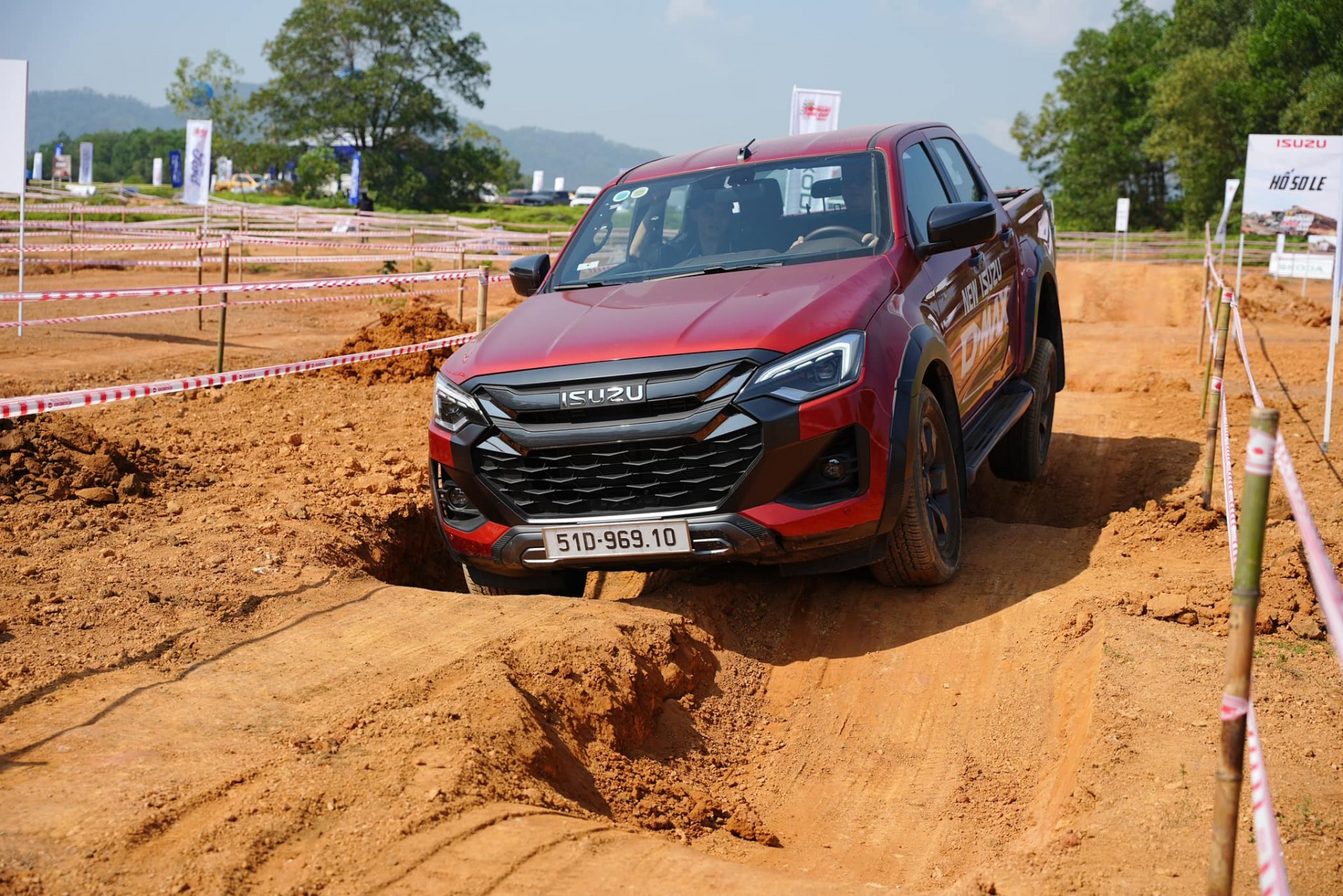 Isuzu Việt Nam mang bộ đôi New Isuzu D-Max và mu-X tới khuấy đảo PVOIL VOC 2024 Isuzu Việt Nam mang bộ đôi New Isuzu D-Max và mu-X tới khuấy đảo PVOIL VOC 2024