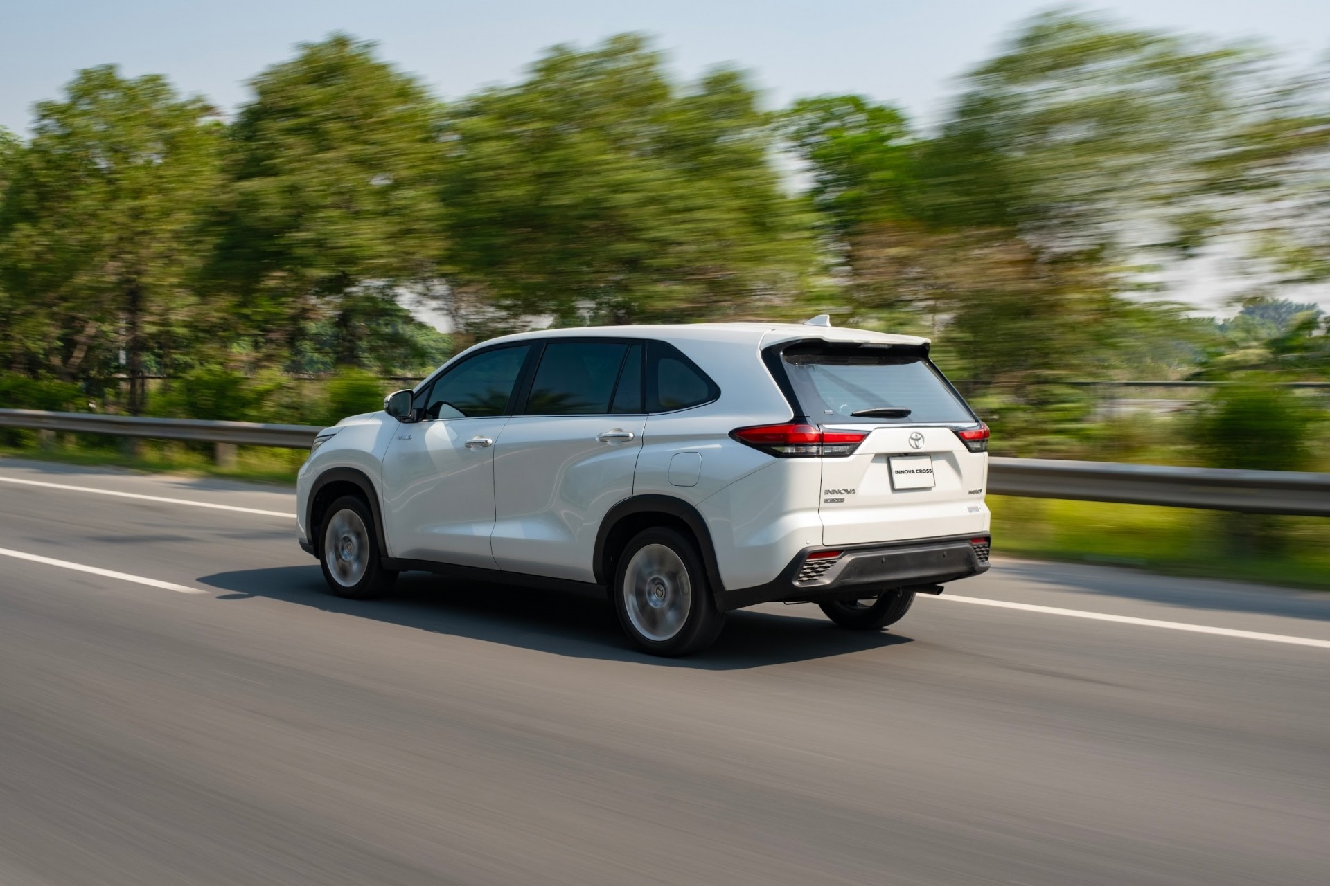 Innova Cross có gì để khách hàng sẵn sàng chờ đợi ngày nhận xe? Innova Cross có gì để khách hàng sẵn sàng chờ đợi ngày nhận xe?
