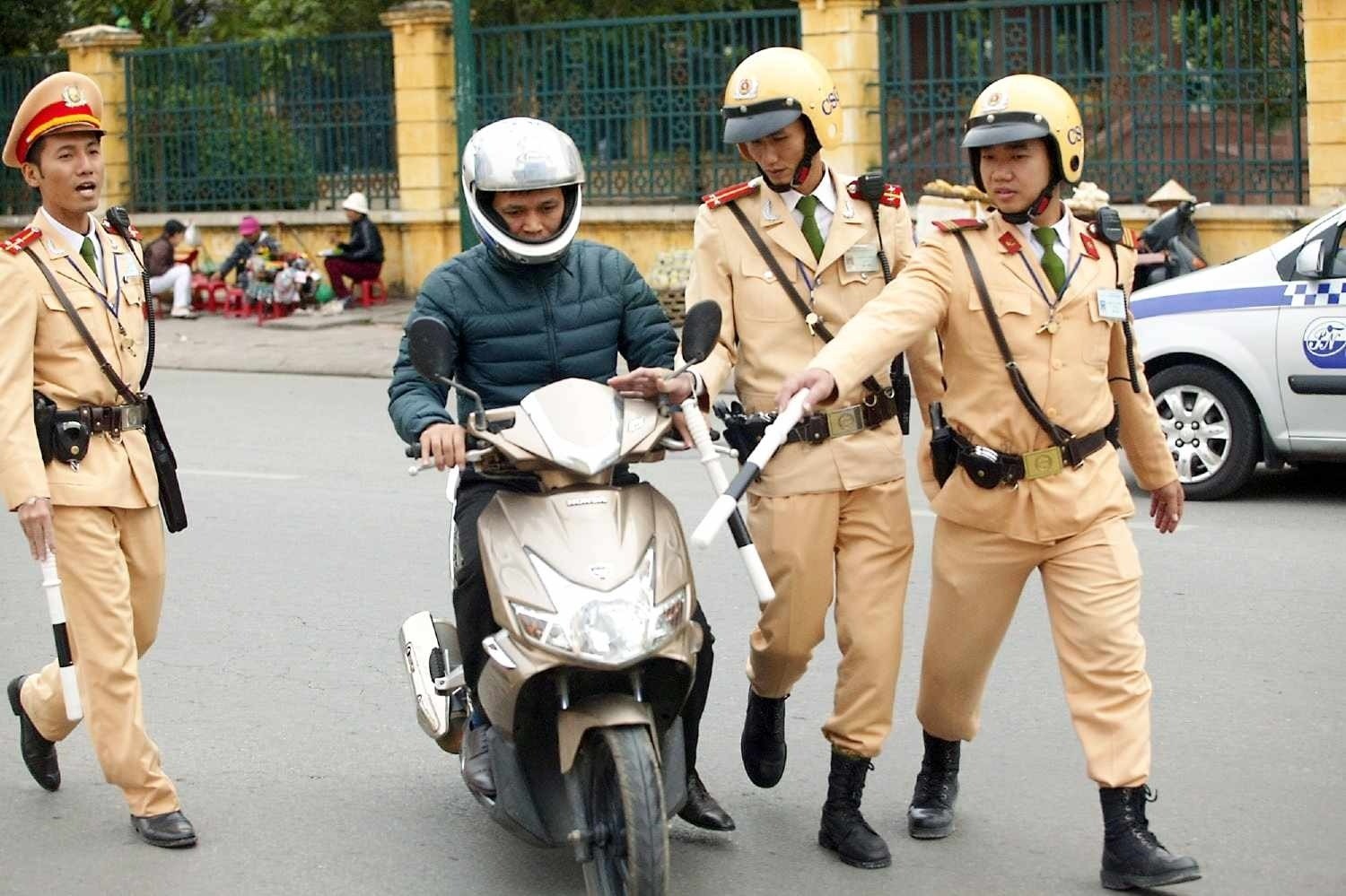Những lỗi bị giam xe máy ở Việt Nam Thời gian giữ xe là không quá hai tháng, kể từ ngày giam giữ.