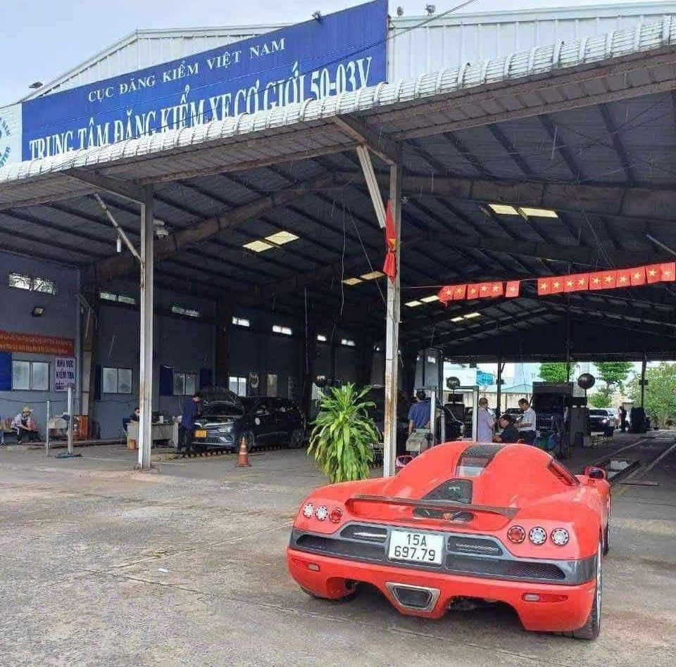 Koenigsegg CCX đầu tiên ra biển số trắng tại Việt Nam Koenigsegg CCX đầu tiên ra biển số trắng tại Việt Nam