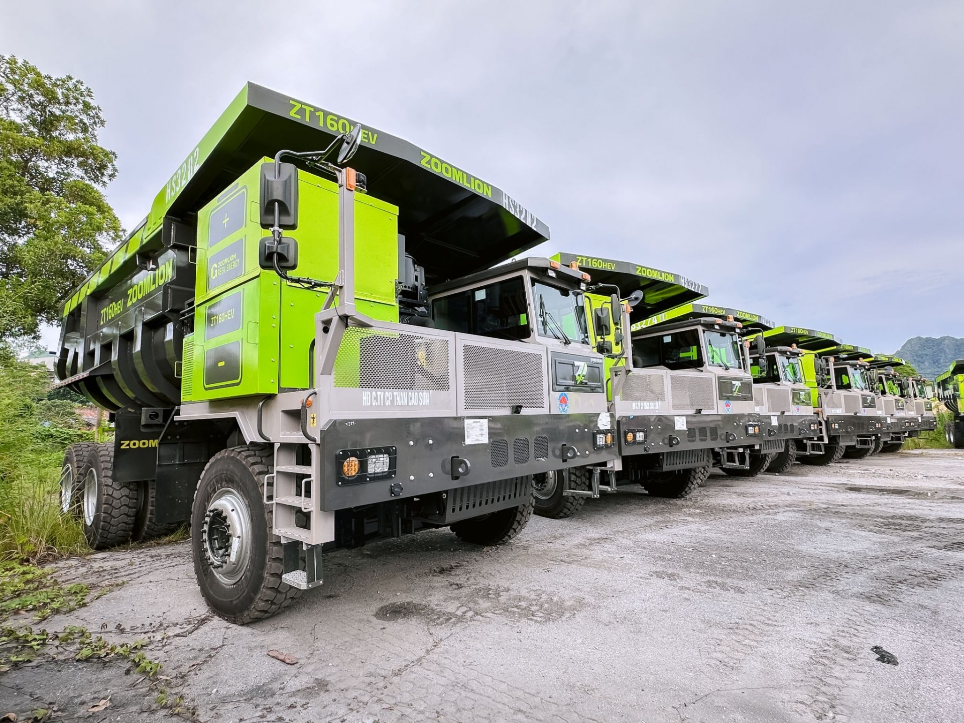 Ngắm dàn xe tải khai mỏ hybrid khổng lồ tại Quảng Ninh Ngắm dàn xe tải khai mỏ hybrid khổng lồ tại Quảng Ninh