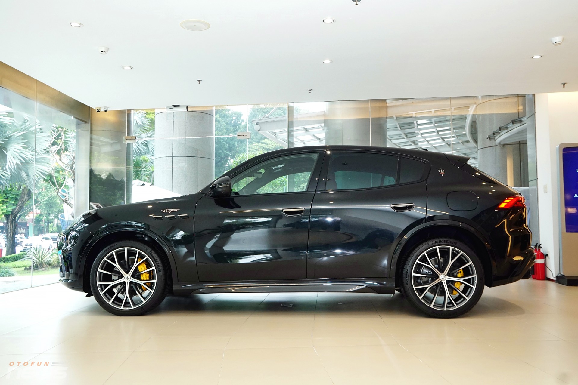 Ngắm Maserati Grecale Trofeo giá gần 7,7 tỷ đồng tại Việt Nam