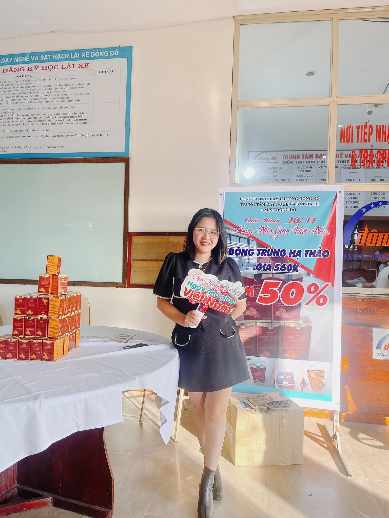 Nữ giáo viên dạy lái kể lại tình huống phản xạ cực nhanh khi xe đầu kéo đi bên cạnh nổ lốp Nữ giáo viên dạy lái kể lại tình huống phản xạ cực nhanh khi xe đầu kéo đi bên cạnh nổ lốp