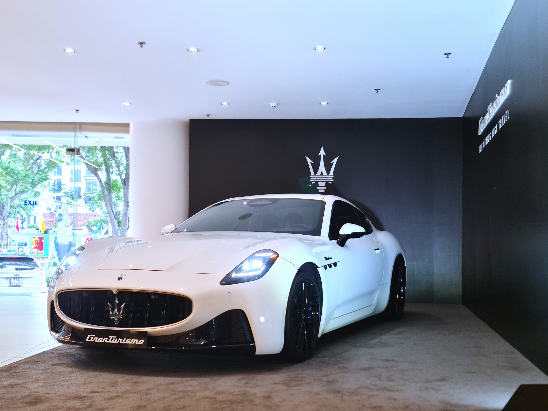 Cảnh cảnh xe thể thao Maserati GranTurismo 2024 Cảnh cảnh xe thể thao Maserati GranTurismo 2024