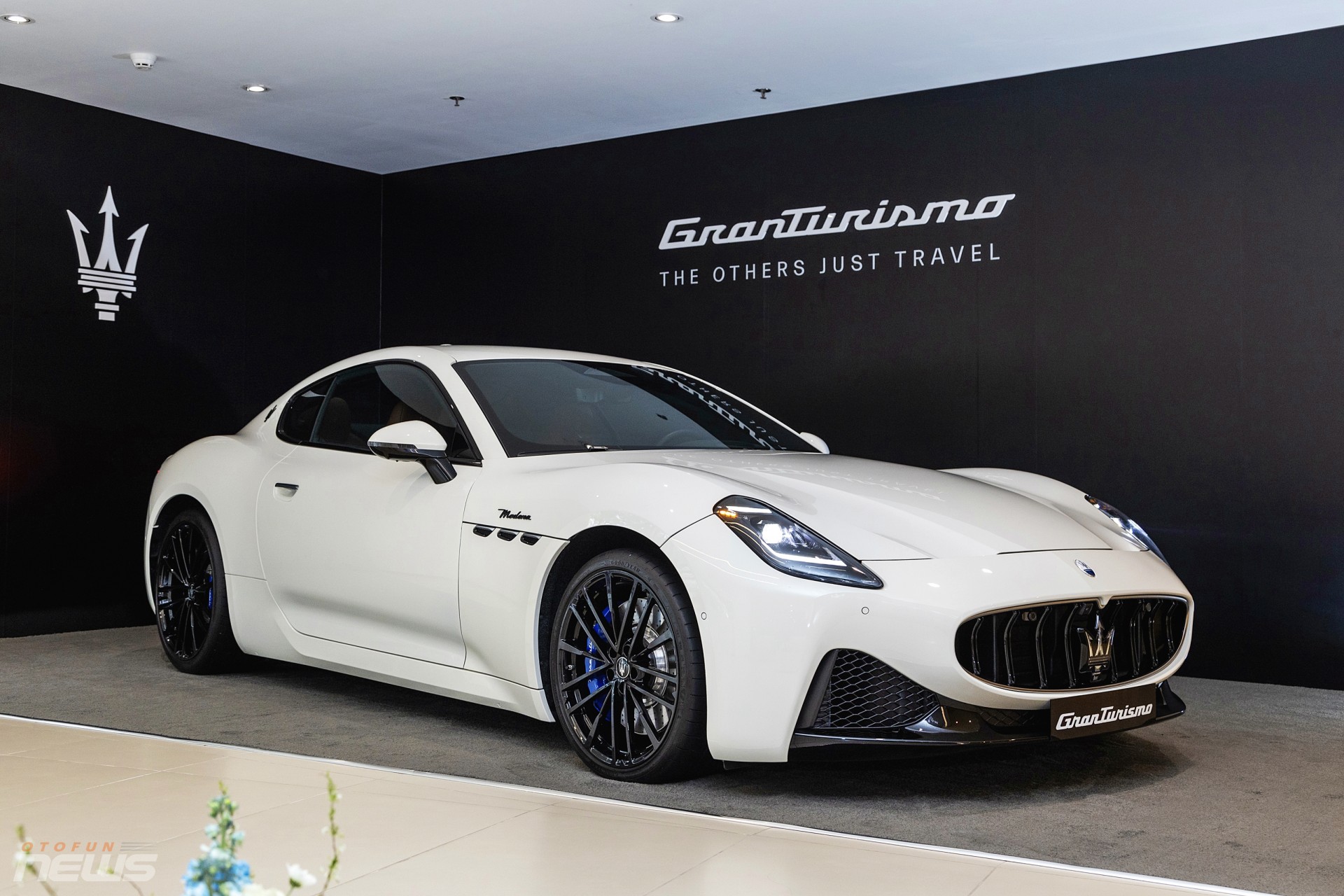 Cảnh cảnh xe thể thao Maserati GranTurismo 2024 Cảnh cảnh xe thể thao Maserati GranTurismo 2024