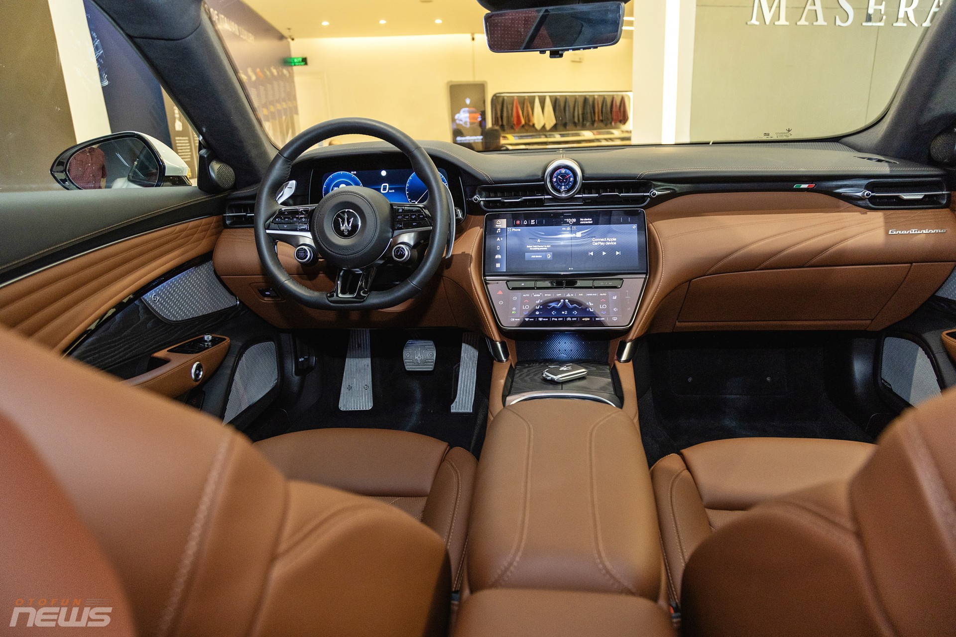 Cảnh cảnh xe thể thao Maserati GranTurismo 2024 Cảnh cảnh xe thể thao Maserati GranTurismo 2024