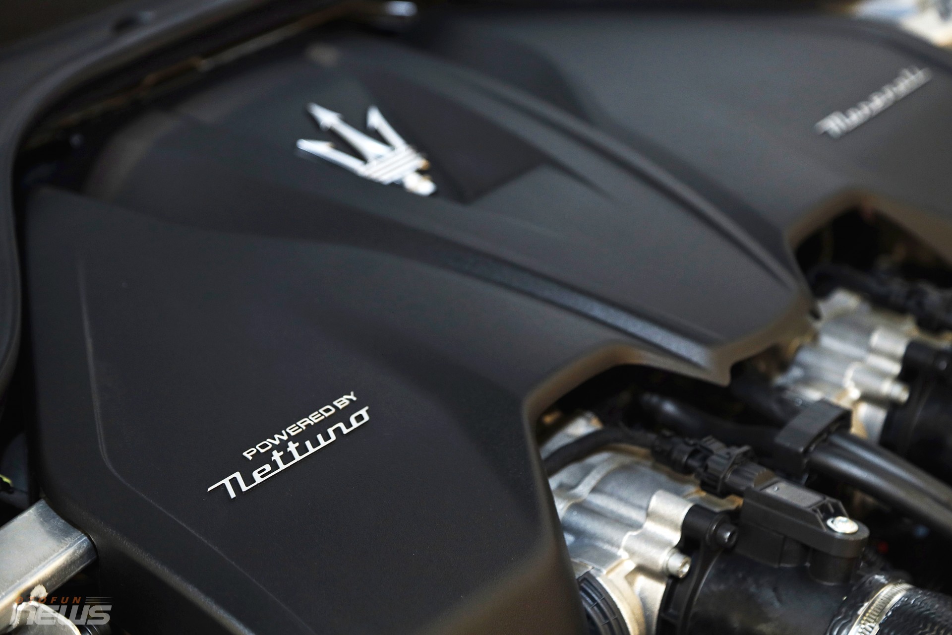 Cảnh cảnh xe thể thao Maserati GranTurismo 2024 Cảnh cảnh xe thể thao Maserati GranTurismo 2024