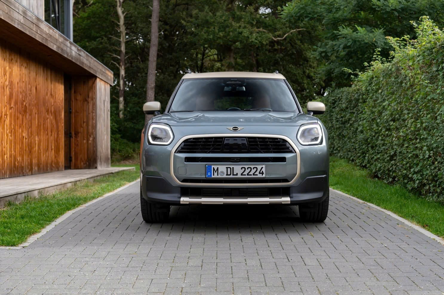 Mini Countryman bản nâng cấp ra mắt tại Việt Nam, giá chưa công bố nhưng dự kiến khoảng 2,2 tỷ Mini Countryman bản nâng cấp ra mắt tại Việt Nam, giá chưa công bố nhưng dự kiến khoảng 2,2 tỷ