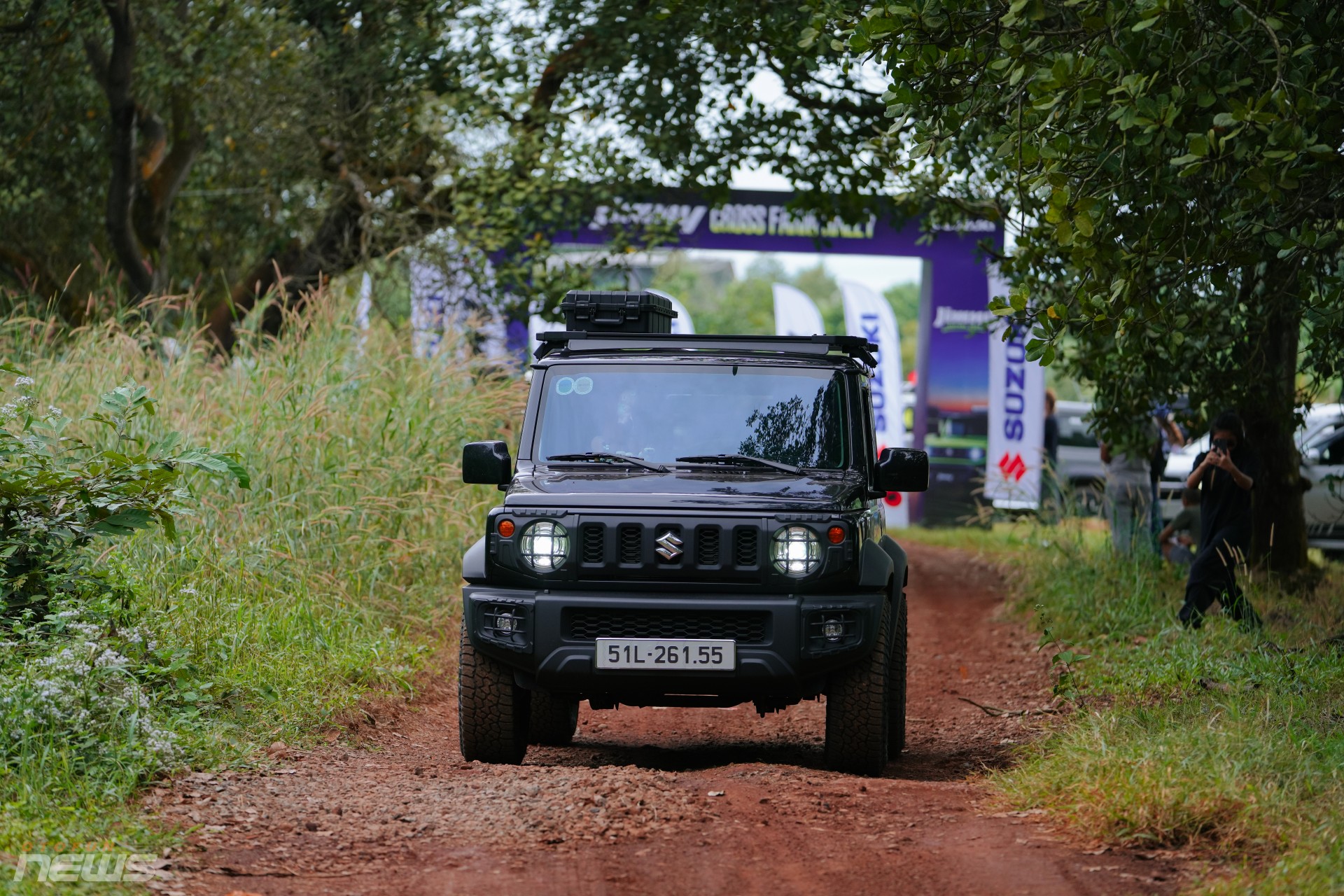 Gần 30 xe Suzuki Jimny tham gia trải nghiệm địa hình xuyên rừng cao su Gần 30 xe Suzuki Jimny tham gia trải nghiệm địa hình xuyên rừng cao su