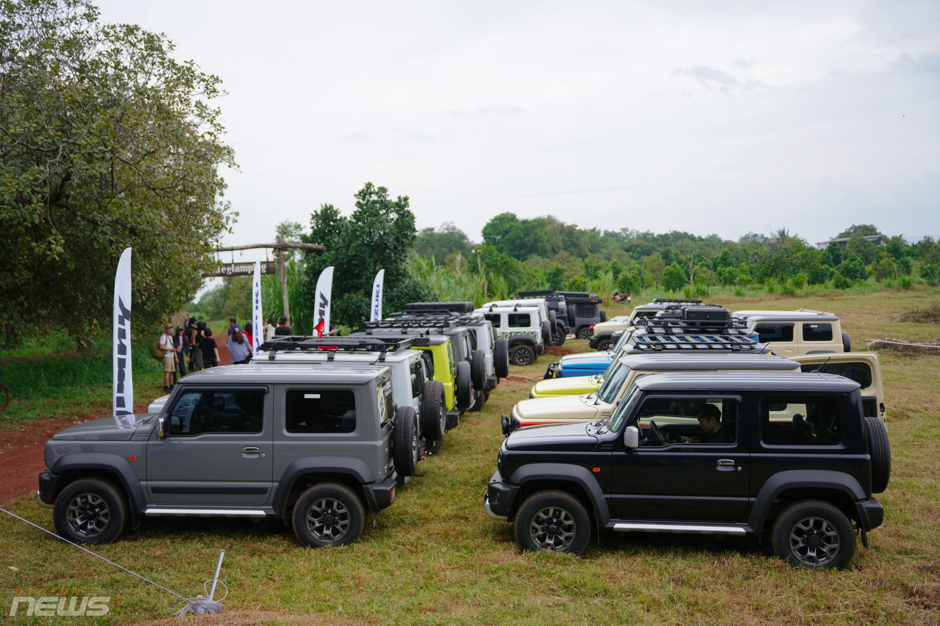 Gần 30 xe Suzuki Jimny tham gia trải nghiệm địa hình xuyên rừng cao su Gần 30 xe Suzuki Jimny tham gia trải nghiệm địa hình xuyên rừng cao su