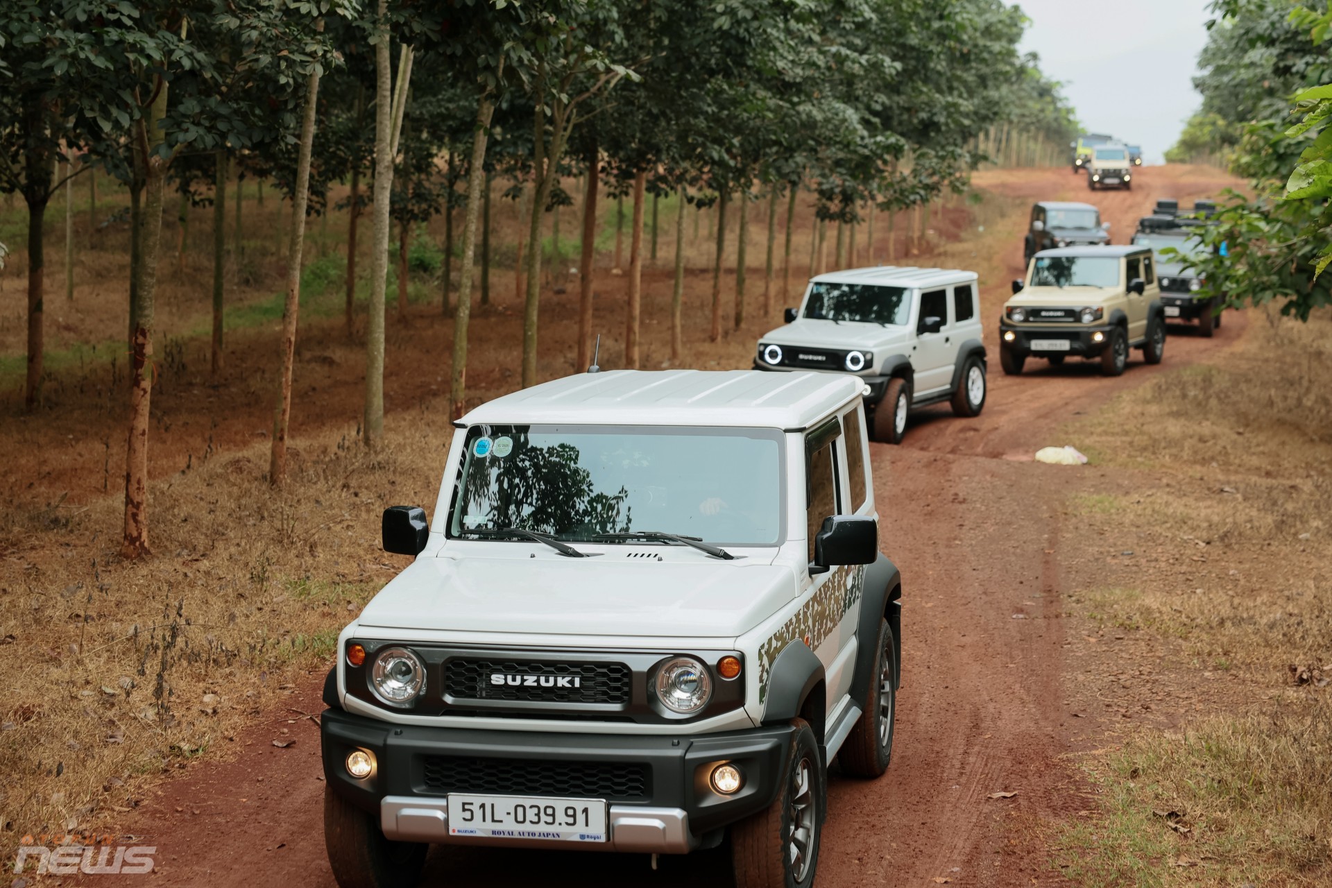 Gần 30 xe Suzuki Jimny tham gia trải nghiệm địa hình xuyên rừng cao su Gần 30 xe Suzuki Jimny tham gia trải nghiệm địa hình xuyên rừng cao su