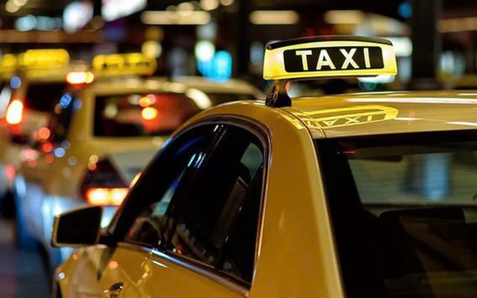 Lái xe taxi phải lập hóa đơn điện tử gửi cho hành khách khi kết thúc hành trình Lái xe taxi phải lập hóa đơn điện tử gửi cho hành khách khi kết thúc hành trình