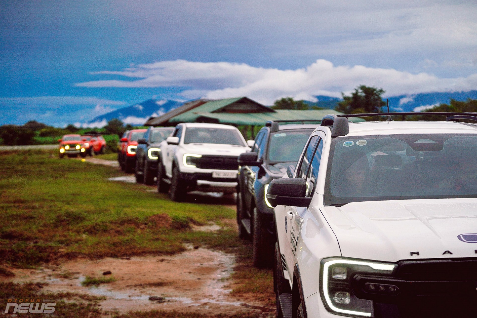 Hành trình “băng rừng, vượt cát” cùng Ford Ranger Stormtrak Hành trình “băng rừng, vượt cát” cùng Ford Ranger Stormtrak