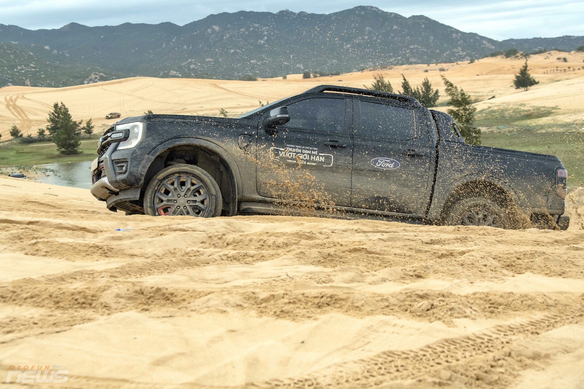 Hành trình “băng rừng, vượt cát” cùng Ford Ranger Stormtrak Hành trình “băng rừng, vượt cát” cùng Ford Ranger Stormtrak