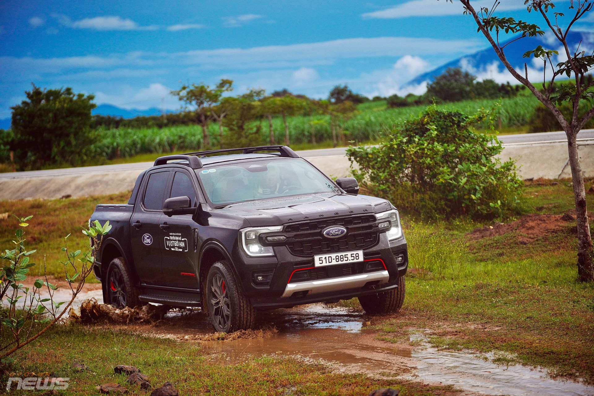 Hành trình “băng rừng, vượt cát” cùng Ford Ranger Stormtrak Hành trình “băng rừng, vượt cát” cùng Ford Ranger Stormtrak