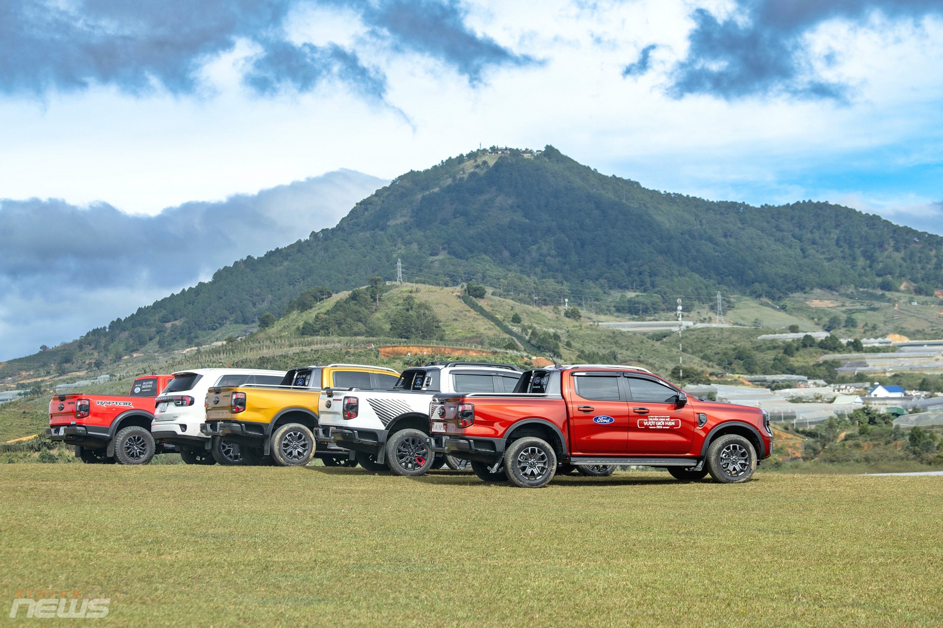 Hành trình “Băng rừng, vượt cát” cùng Ford Ranger Stormtrak Hành trình “Băng rừng, vượt cát” cùng Ford Ranger Stormtrak