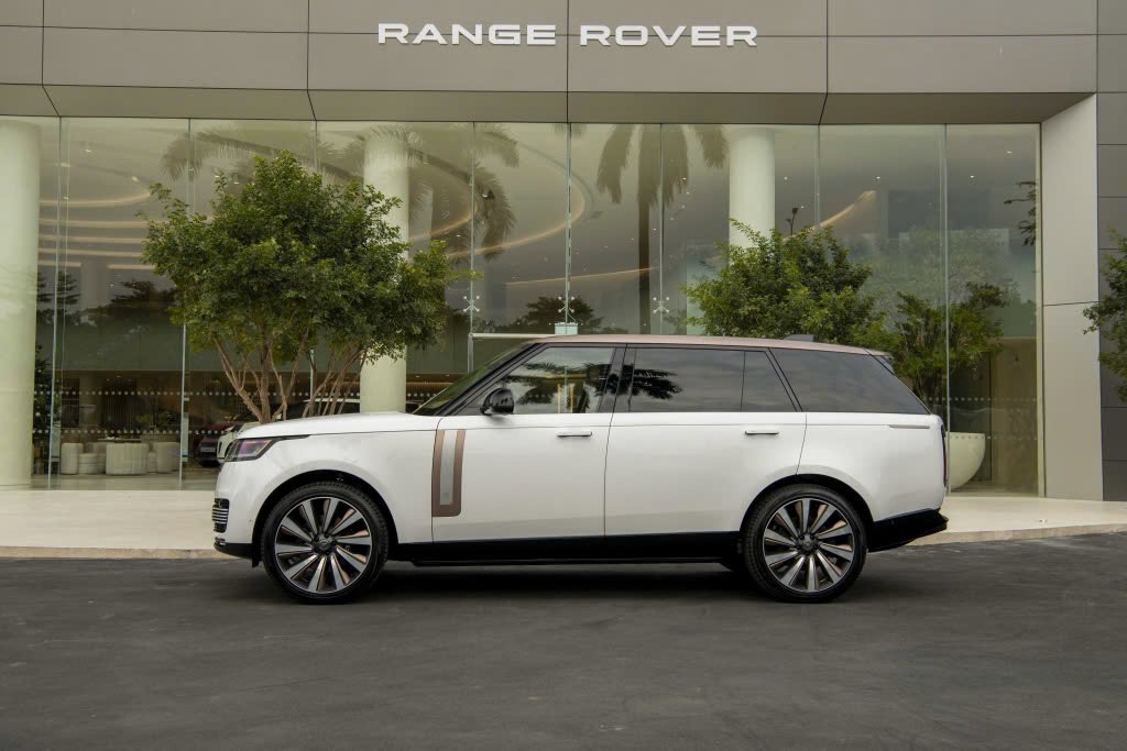 Soi cấu hình hai chiếc Range Rover 30 tỷ chính hãng mới bán tại Việt Nam Soi cấu hình hai chiếc Range Rover 30 tỷ chính hãng mới bán tại Việt Nam