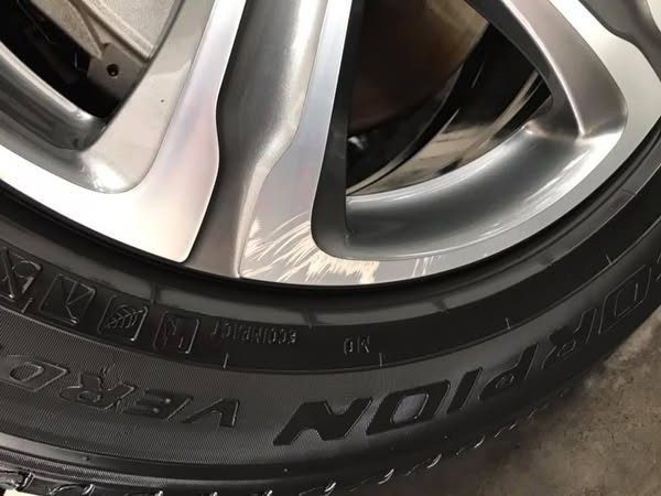 Xước lazang có được bảo hiểm không? Xước lazang có được bảo hiểm không là câu hỏi các chủ xe quan tâm khi chọn mua sản phẩm bảo hiểm vật chất ô tô.