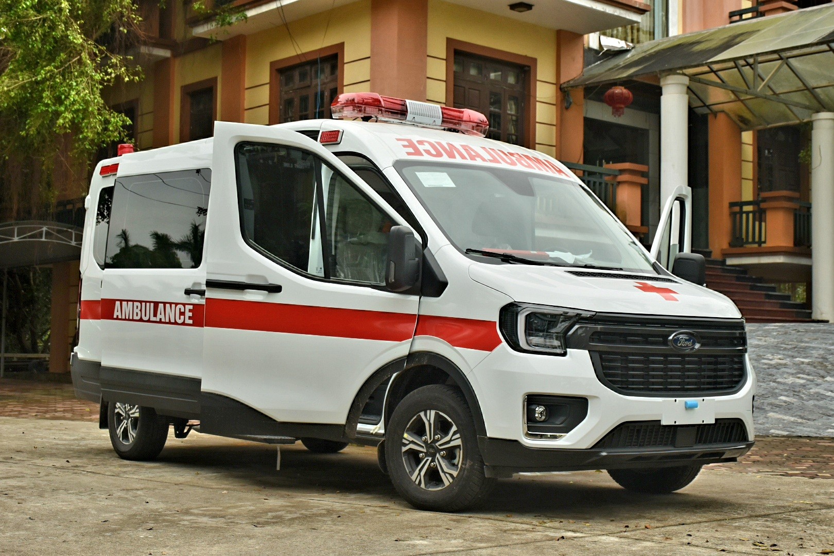 Xe ô tô cứu thương: Tầm quan trọng và vai trò trong hệ thống y tế
