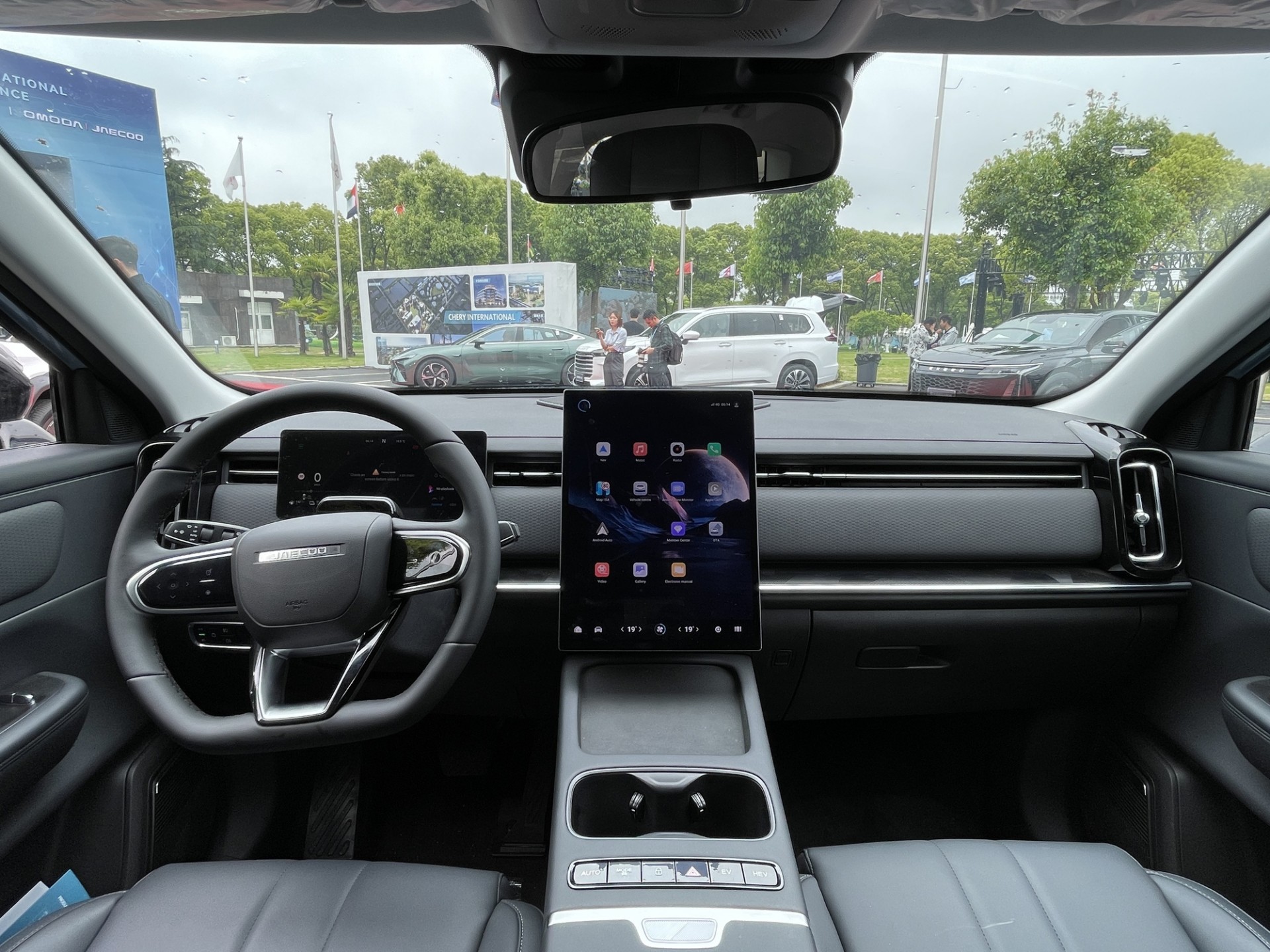 Tỷ phú Vũ Văn Tiền tặng tiền đạo Xuân Son mẫu Jaecoo J7 là xe gì và giá bao nhiêu? Tỷ phú Vũ Văn Tiền tặng tiền đạo Xuân Son mẫu Jaecoo J7 là xe gì và giá bao nhiêu?