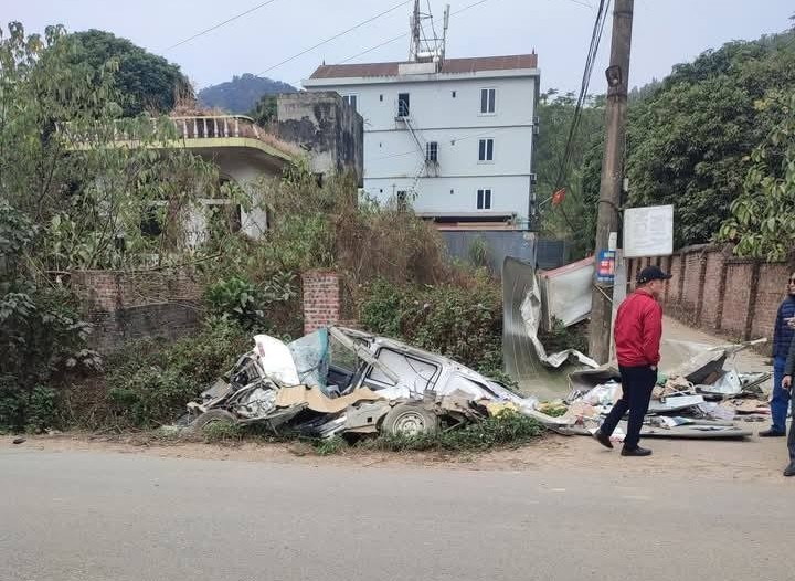 Xác nhận thông tin vụ tai nạn khó tin: Xe tải van Trung Quốc bị xe ngược chiều cán mỏng Xác nhận thông tin vụ tai nạn khó tin: Xe tải van Trung Quốc bị xe ngược chiều cán mỏng