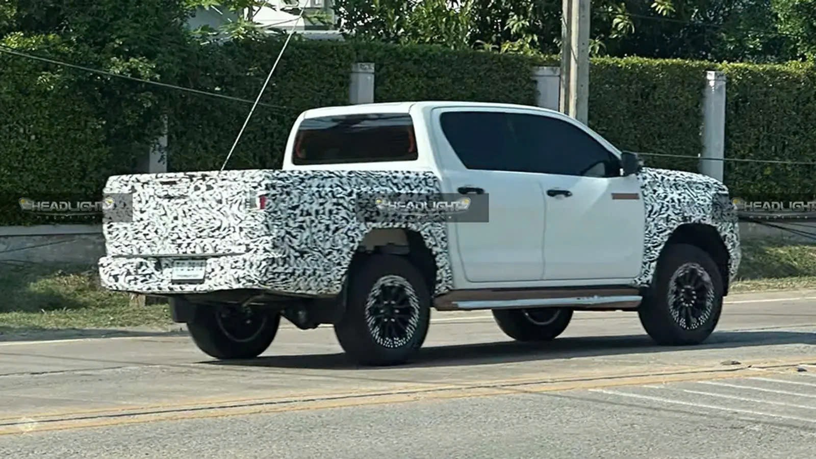 Toyota Hilux 2025 lần đầu lộ diện trên đường tại Thái Lan Toyota Hilux 2025 lần đầu lộ diện trên đường tại Thái Lan