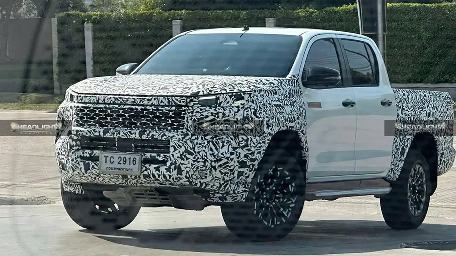 Toyota Hilux 2025 lần đầu lộ diện trên đường tại Thái Lan Toyota Hilux 2025 lần đầu lộ diện trên đường tại Thái Lan