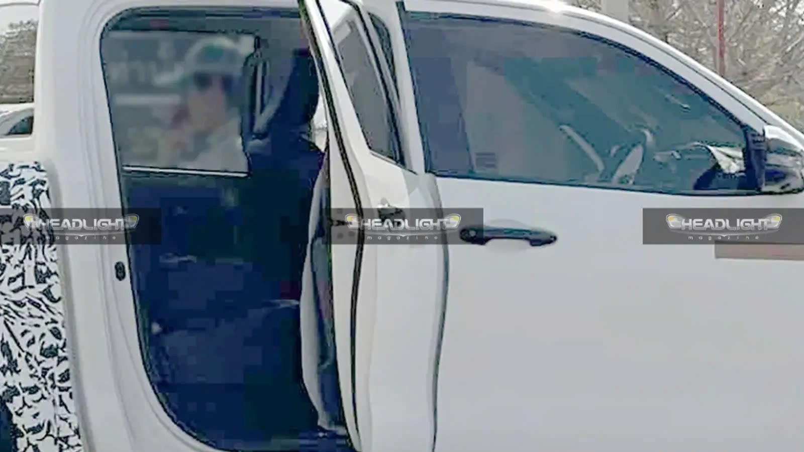 Toyota Hilux 2025 lần đầu lộ diện trên đường tại Thái Lan Toyota Hilux 2025 lần đầu lộ diện trên đường tại Thái Lan