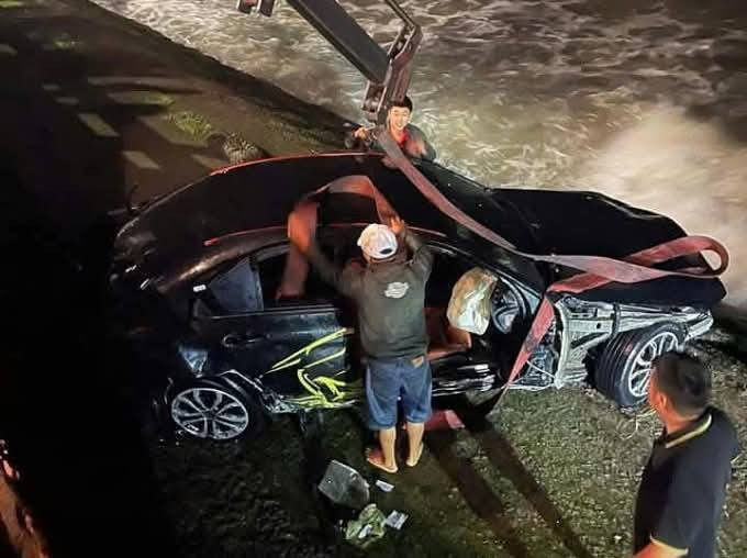 Lộ diện danh tính tài xế lao xe Mercedes-Benz xuống biển Nha Trang Lộ diện danh tính tài xế lao xe Mercedes-Benz xuống biển Nha Trang