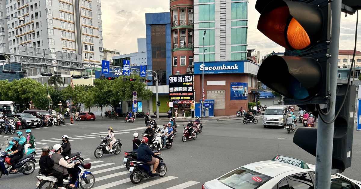 Vì sao không nên phạt khi vượt đèn vàng? Vì sao không nên phạt khi vượt đèn vàng?