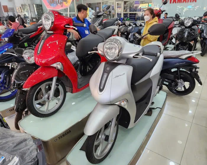 Giá xe máy giảm mạnh trước Tết