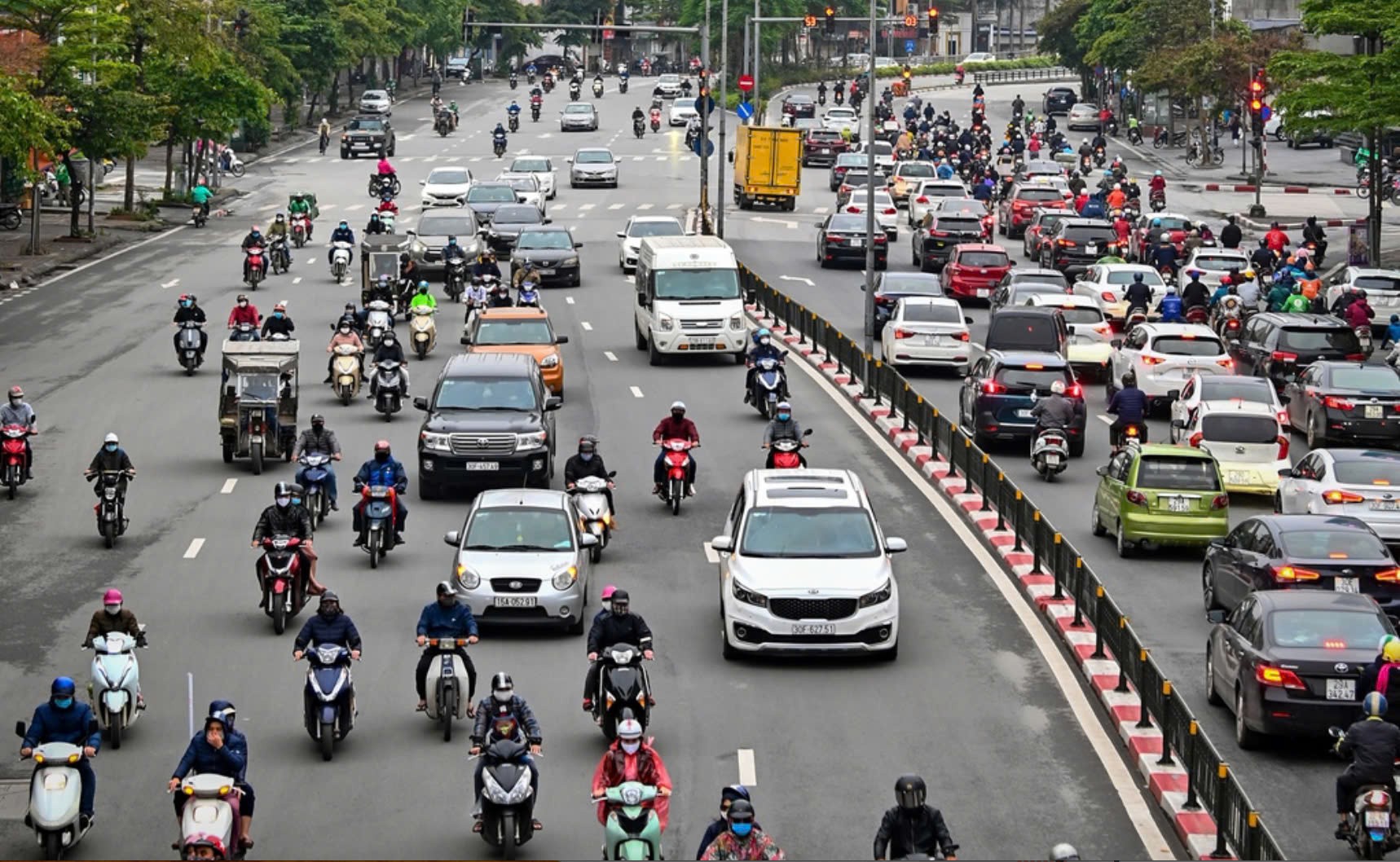 Vượt đèn đỏ, vi phạm nồng độ cồn giảm mạnh sau ba tuần áp dụng Nghị định 168 Vượt đèn đỏ, vi phạm nồng độ cồn giảm mạnh sau ba tuần áp dụng Nghị định 168