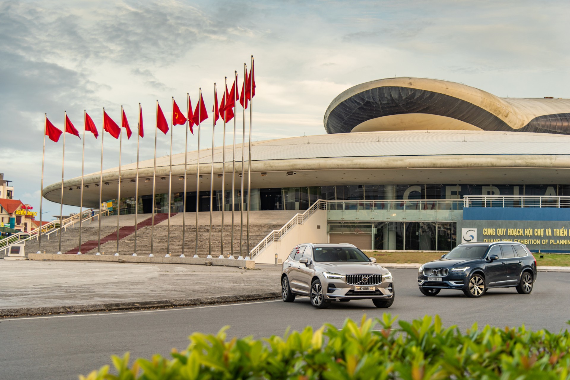 Vì sao Volvo S90 Plug-in hybrid lại đoạt danh hiệu Xe An toàn 2025?