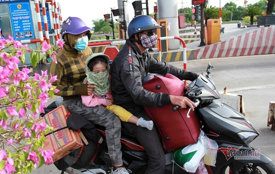 Xe máy, ô tô cá nhân đi về quê ăn Tết, cần lưu ý gì để không bị phạt? Xe máy, ô tô cá nhân đi về quê ăn Tết, cần lưu ý gì để không bị phạt?