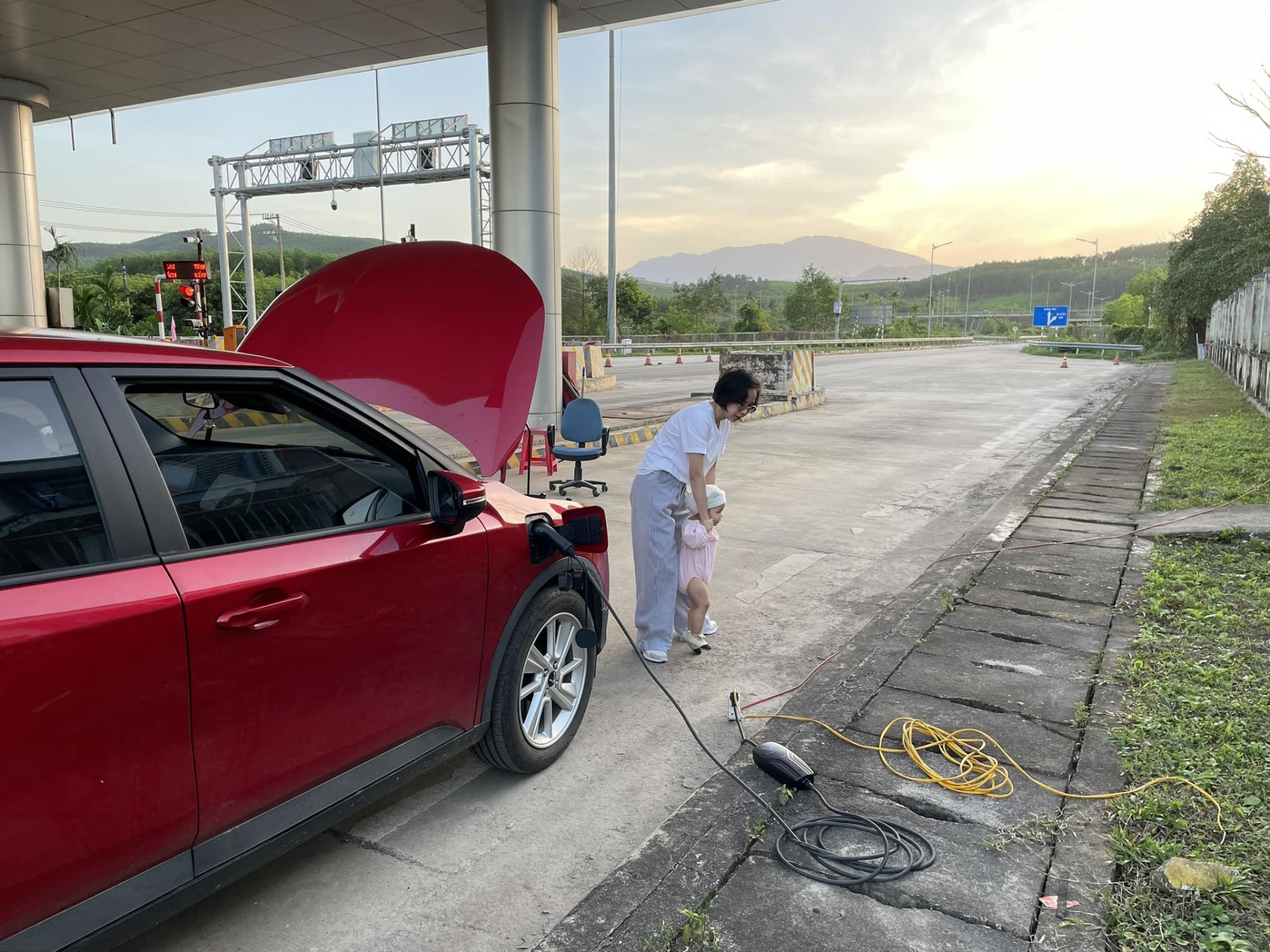 Lần sau em xin chừa - trải nghiệm không thể quên của chủ ô tô điện VinFast VF 5 đi cao tốc khi sắp hết pin Lần sau em xin chừa - trải nghiệm không thể quên của chủ ô tô điện VinFast VF 5 đi cao tốc khi sắp hết pin