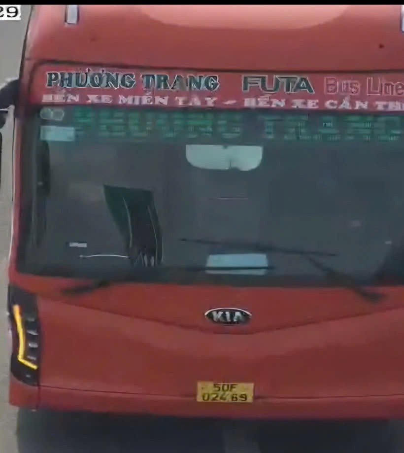 Xe Phương Trang lùi 300 m trên cao tốc: Lái xe khách lùi trên cao tốc bị phạt như thế nào Xe Phương Trang lùi 300 m trên cao tốc: Lái xe khách lùi trên cao tốc bị phạt như thế nào