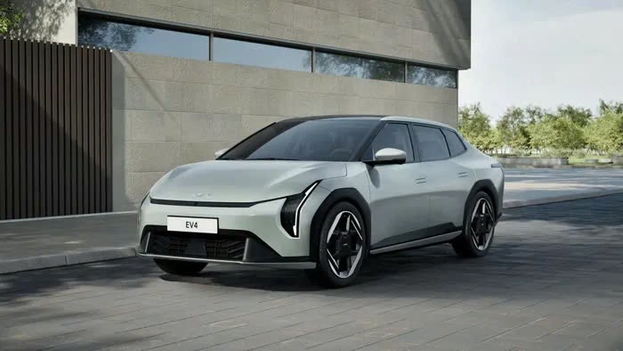 Kia EV4 ra mắt sắp tới: Đẹp ấn tượng, có cả phiên bản sedan và hatchback, nhưng dáng như xe gầm cao Kia EV4 ra mắt sắp tới: Đẹp ấn tượng, có cả phiên bản sedan và hatchback, nhưng dáng như xe gầm cao